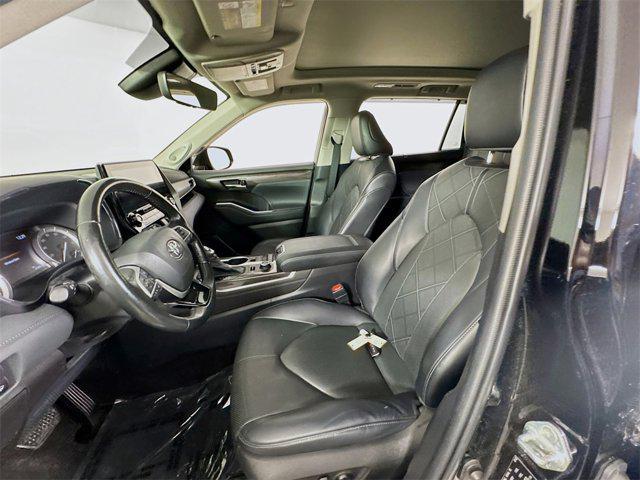 used 2022 Toyota Highlander car, priced at $39,995