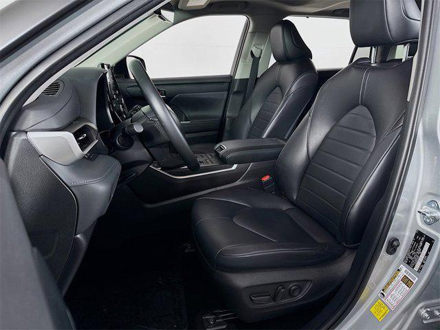 used 2022 Toyota Highlander car, priced at $41,995