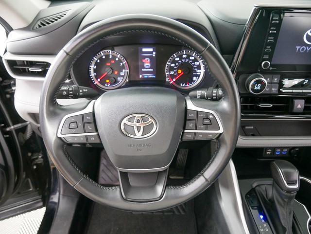 used 2022 Toyota Highlander car, priced at $31,995