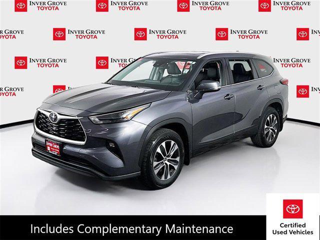 used 2022 Toyota Highlander car, priced at $39,995