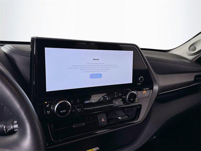 used 2023 Toyota Highlander car, priced at $44,995