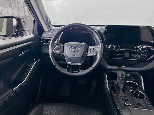 used 2023 Toyota Highlander car, priced at $44,995