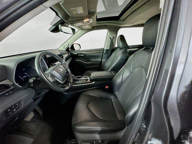 used 2023 Toyota Highlander car, priced at $44,995