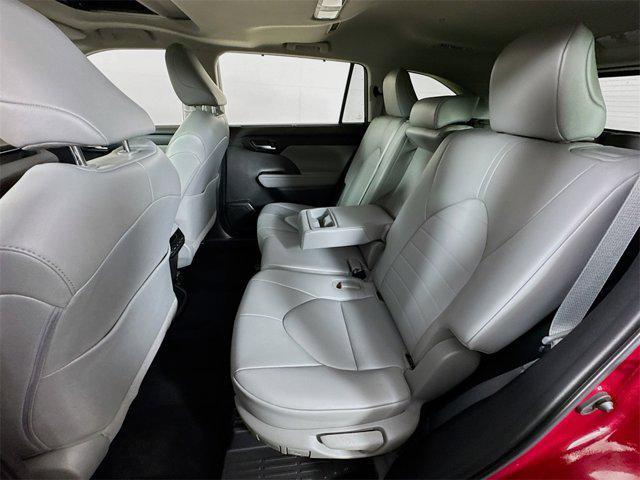 used 2022 Toyota Highlander car, priced at $39,995