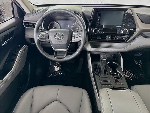 used 2022 Toyota Highlander car, priced at $39,995