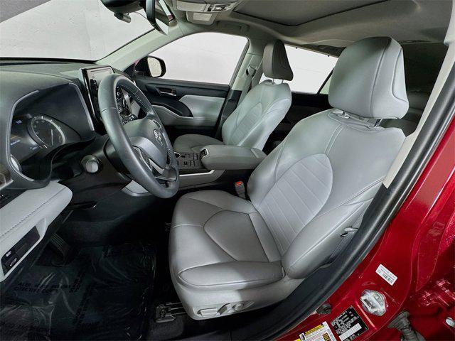 used 2022 Toyota Highlander car, priced at $39,995