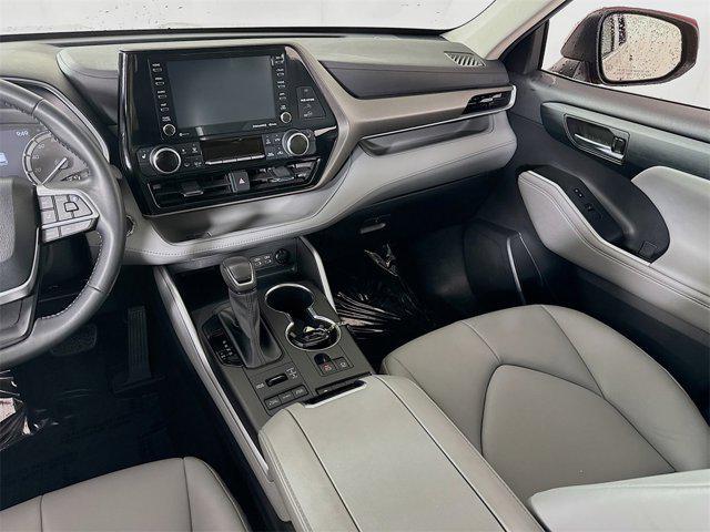 used 2022 Toyota Highlander car, priced at $39,995