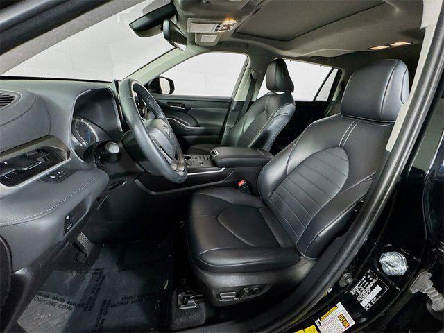 used 2022 Toyota Highlander Hybrid car, priced at $34,995