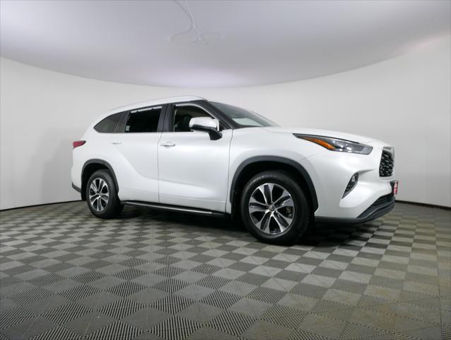 used 2022 Toyota Highlander car, priced at $44,995