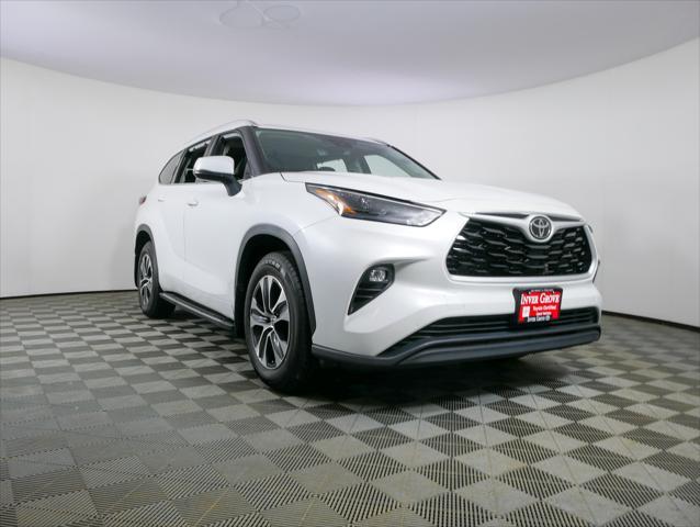 used 2022 Toyota Highlander car, priced at $44,995