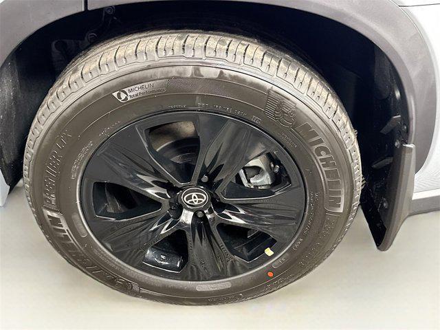 used 2025 Toyota Highlander Hybrid car, priced at $54,995