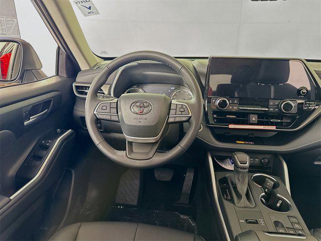 used 2025 Toyota Highlander Hybrid car, priced at $54,995