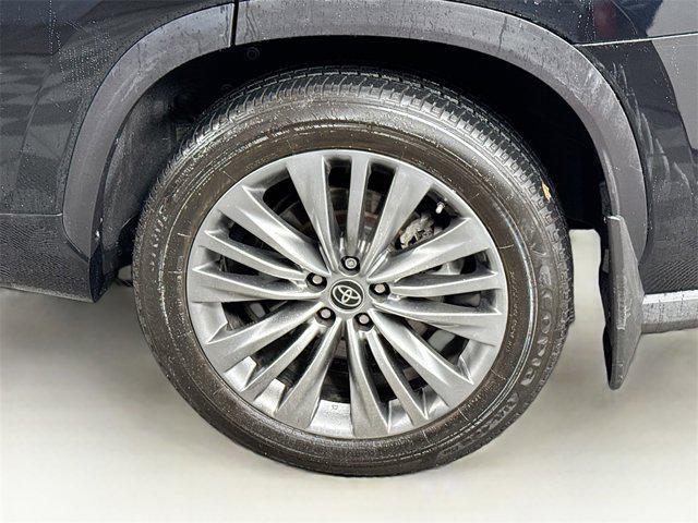 used 2022 Toyota Highlander car, priced at $44,995