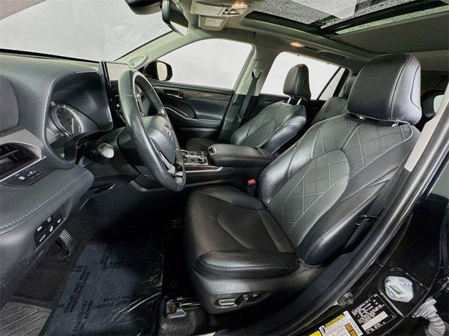 used 2022 Toyota Highlander car, priced at $44,995