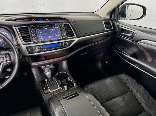 used 2019 Toyota Highlander Hybrid car, priced at $25,995