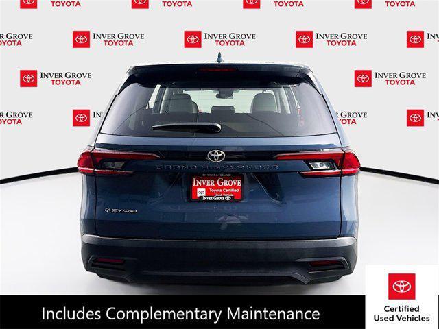 used 2025 Toyota Highlander Hybrid car, priced at $54,995