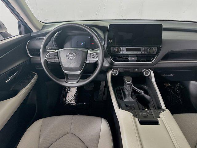 used 2025 Toyota Highlander Hybrid car, priced at $54,995