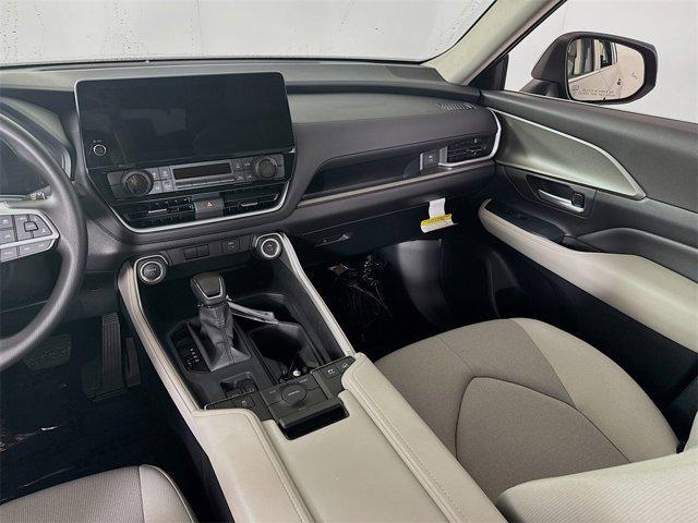used 2025 Toyota Highlander Hybrid car, priced at $54,995