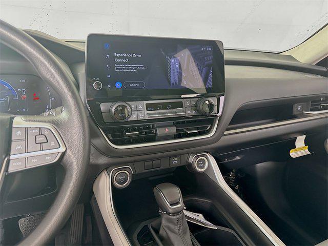 used 2025 Toyota Highlander Hybrid car, priced at $54,995