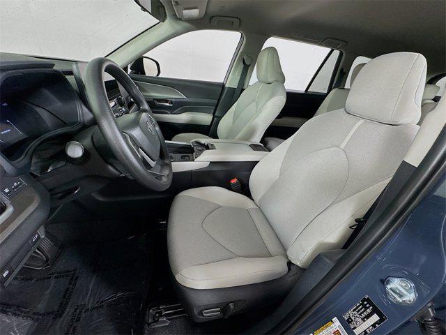 used 2025 Toyota Highlander Hybrid car, priced at $54,995