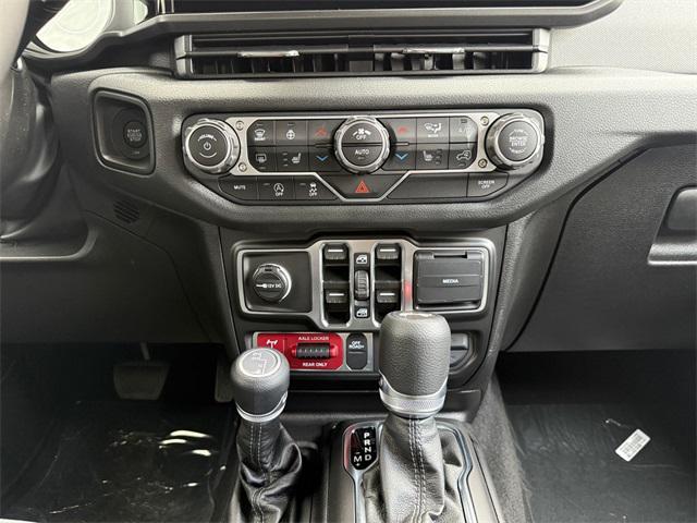 new 2025 Jeep Wrangler car, priced at $47,785
