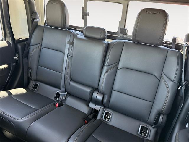 new 2025 Jeep Gladiator car, priced at $42,760