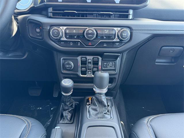 new 2025 Jeep Gladiator car, priced at $42,760