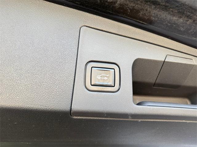 used 2021 Cadillac XT5 car, priced at $25,895