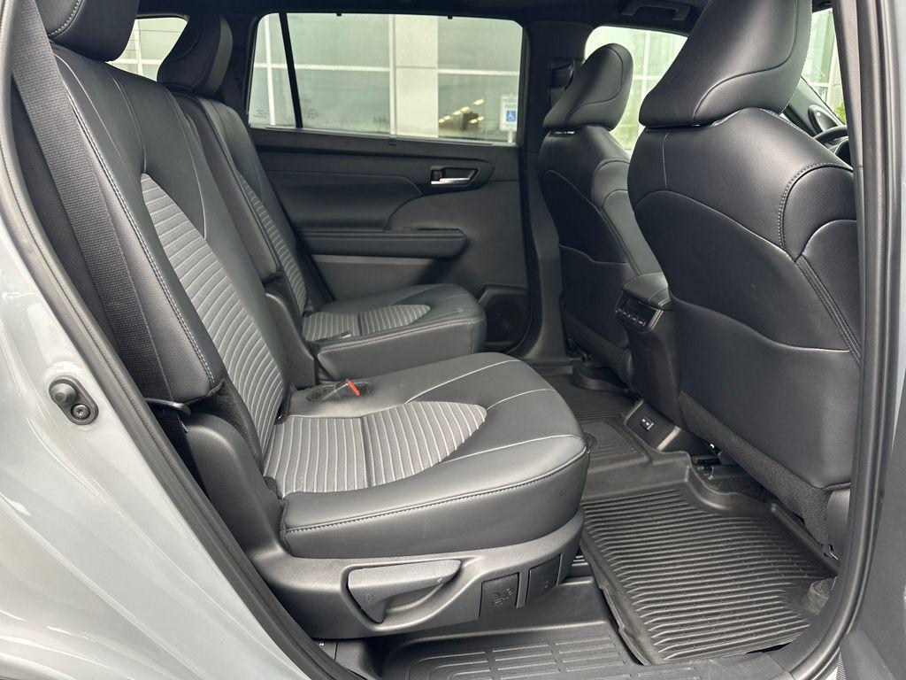 used 2025 Toyota Highlander car, priced at $47,724
