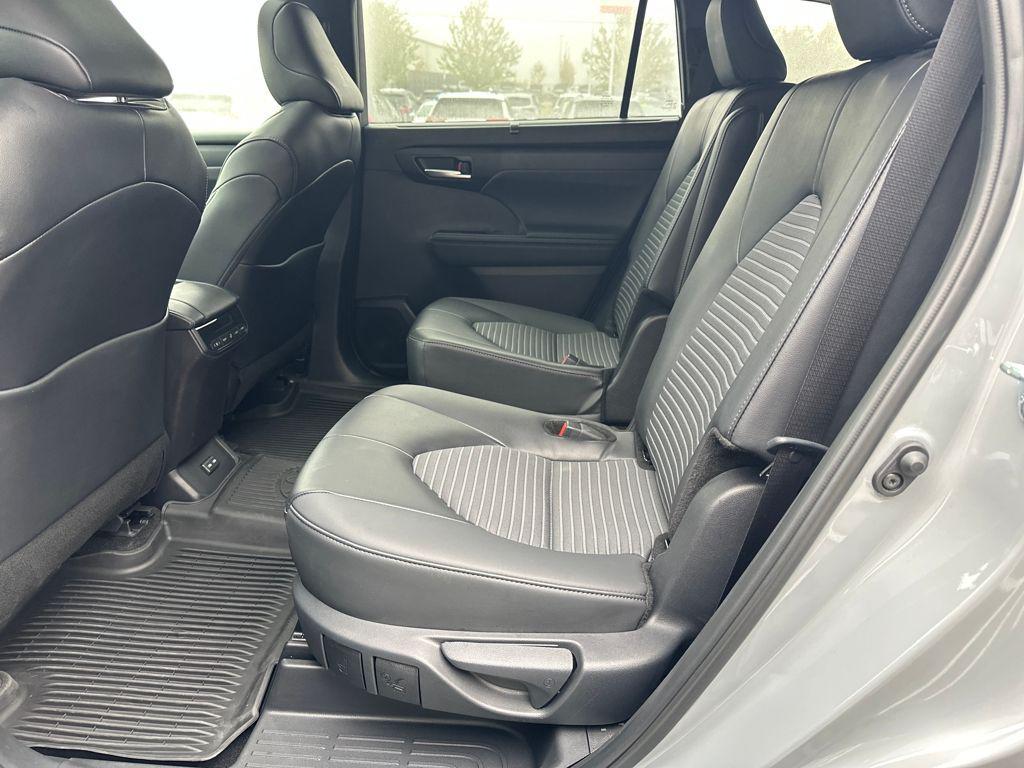 used 2025 Toyota Highlander car, priced at $47,724