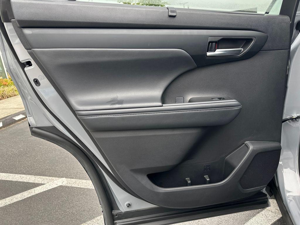 used 2025 Toyota Highlander car, priced at $47,724