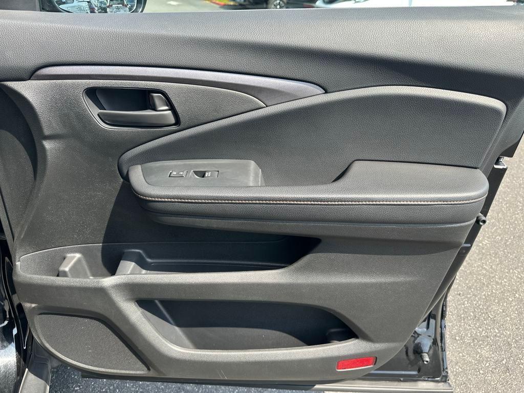 used 2022 Honda Pilot car, priced at $34,532