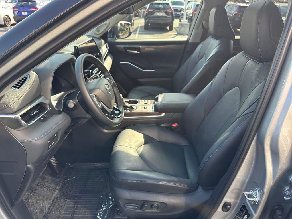 used 2024 Toyota Highlander Hybrid car, priced at $51,783