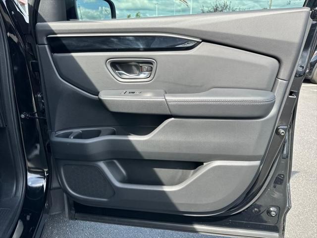 used 2025 Honda Pilot car, priced at $43,811