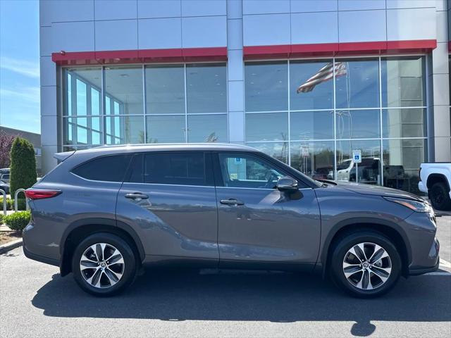 used 2022 Toyota Highlander car, priced at $39,834