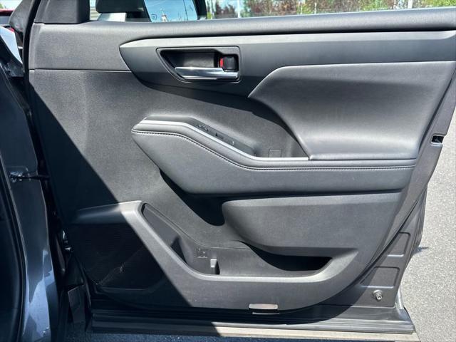 used 2022 Toyota Highlander car, priced at $39,834