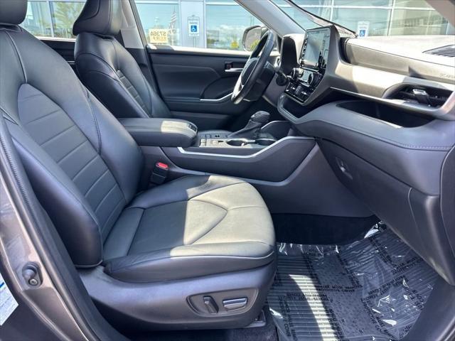 used 2022 Toyota Highlander car, priced at $39,834