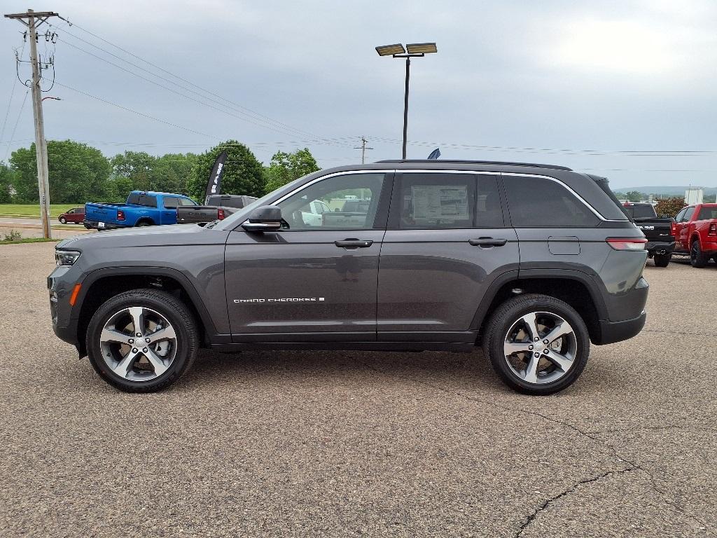 new 2025 Jeep Grand Cherokee car, priced at $54,646