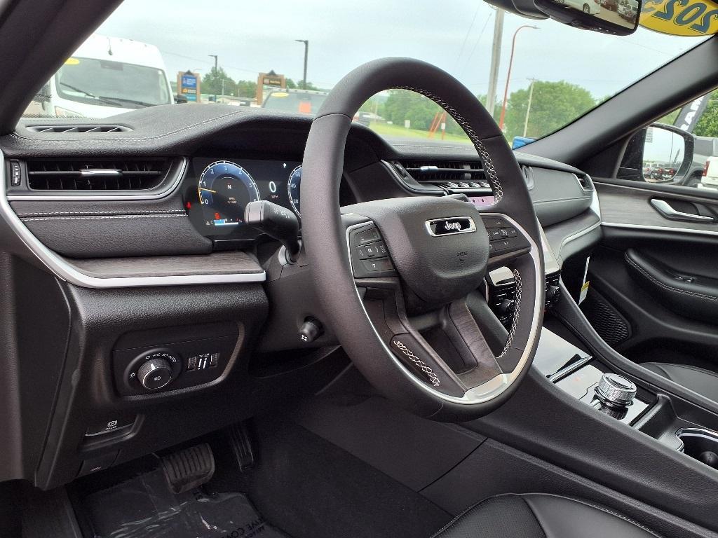 new 2025 Jeep Grand Cherokee car, priced at $54,646