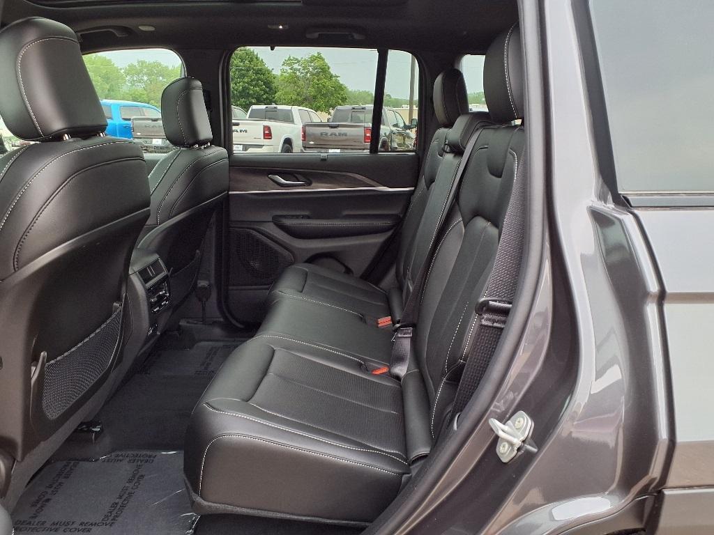 new 2025 Jeep Grand Cherokee car, priced at $54,646