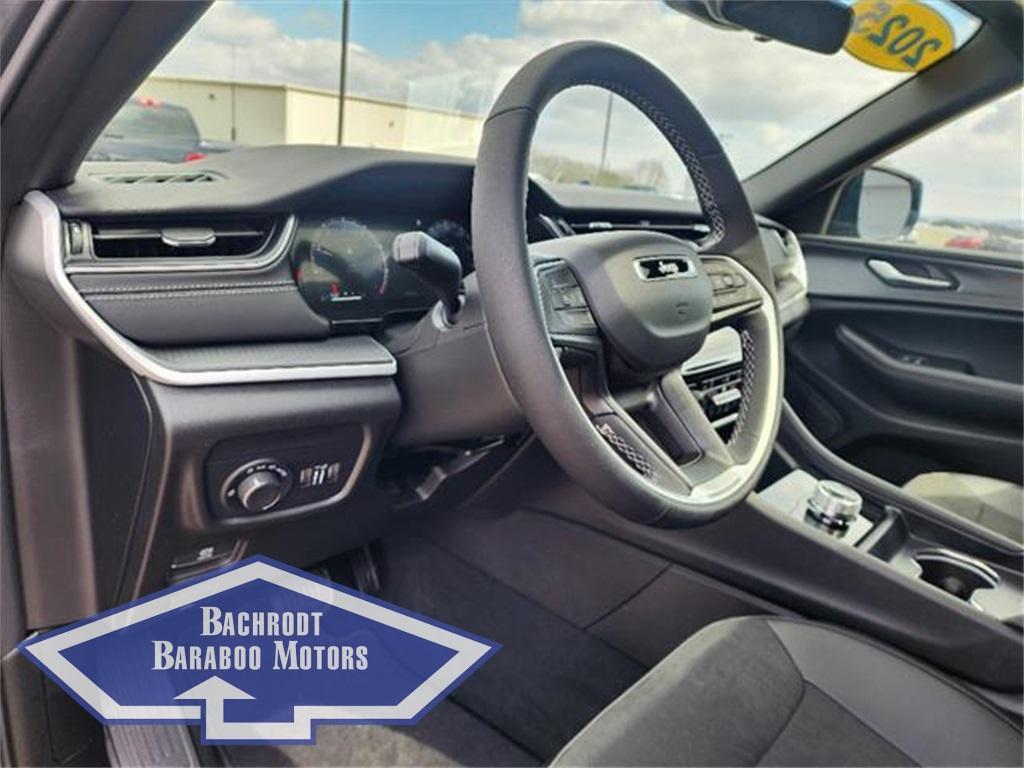 new 2025 Jeep Grand Cherokee car, priced at $45,979
