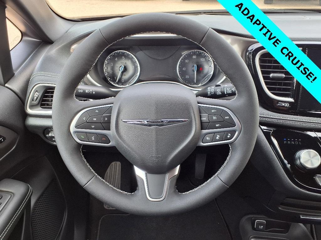 new 2025 Chrysler Pacifica car, priced at $44,677