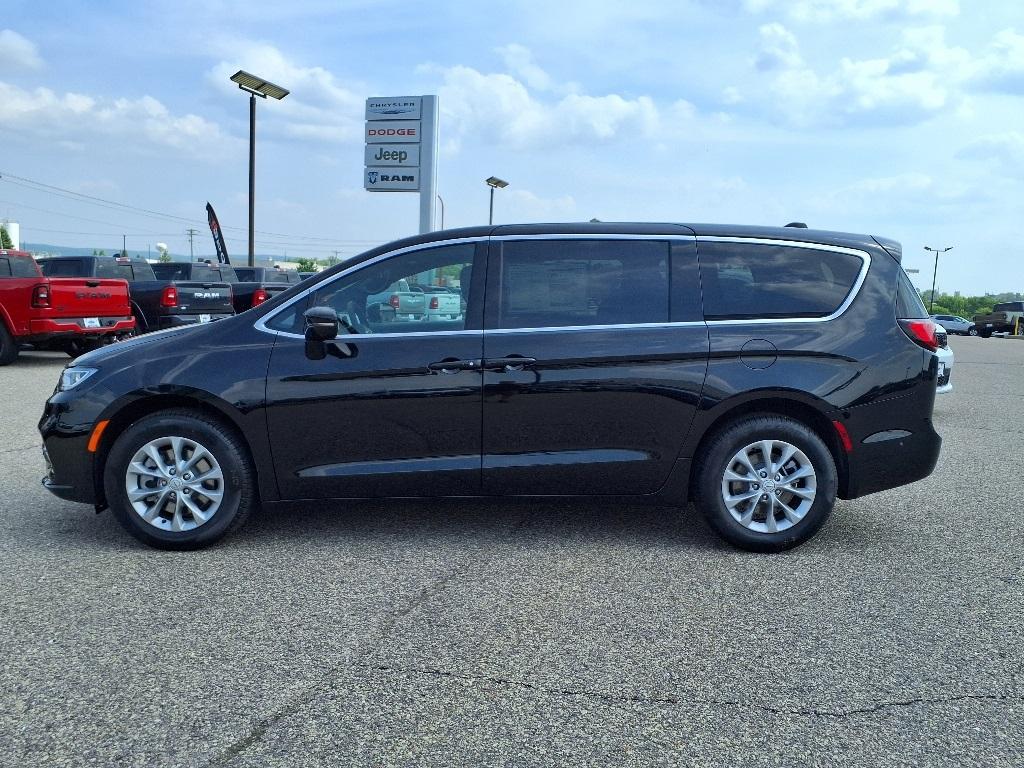 new 2025 Chrysler Pacifica car, priced at $44,677