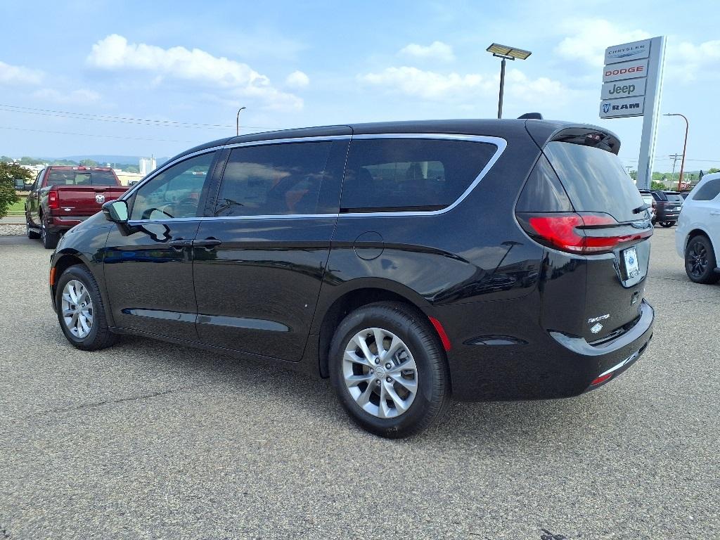 new 2025 Chrysler Pacifica car, priced at $44,677