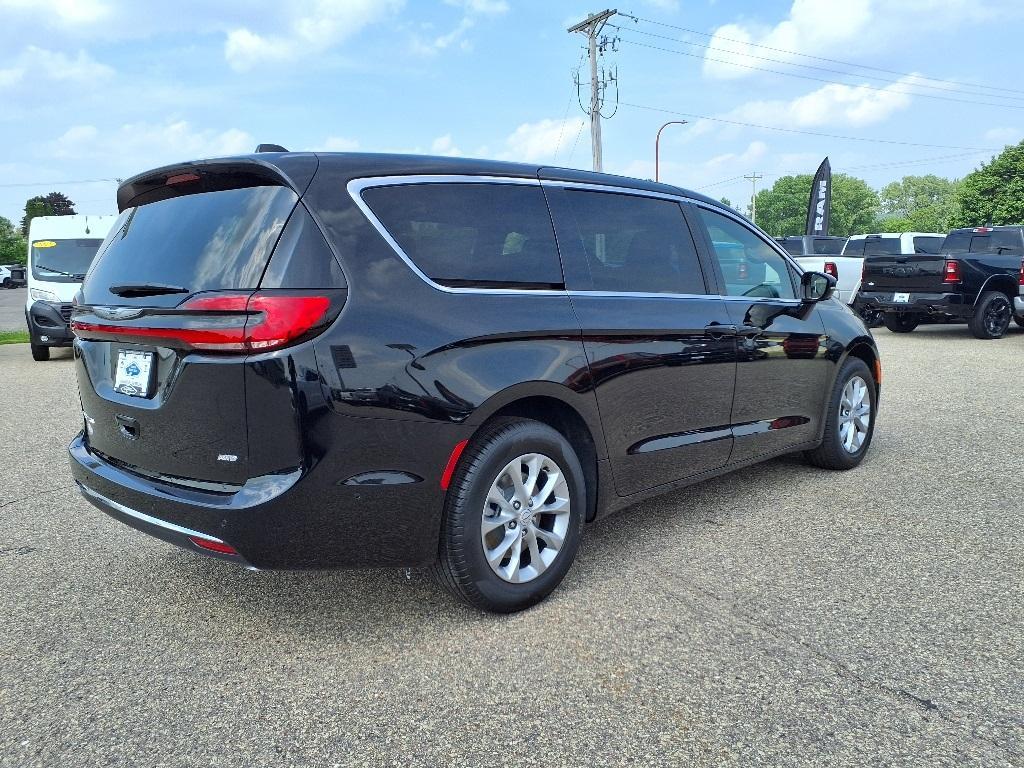 new 2025 Chrysler Pacifica car, priced at $44,677