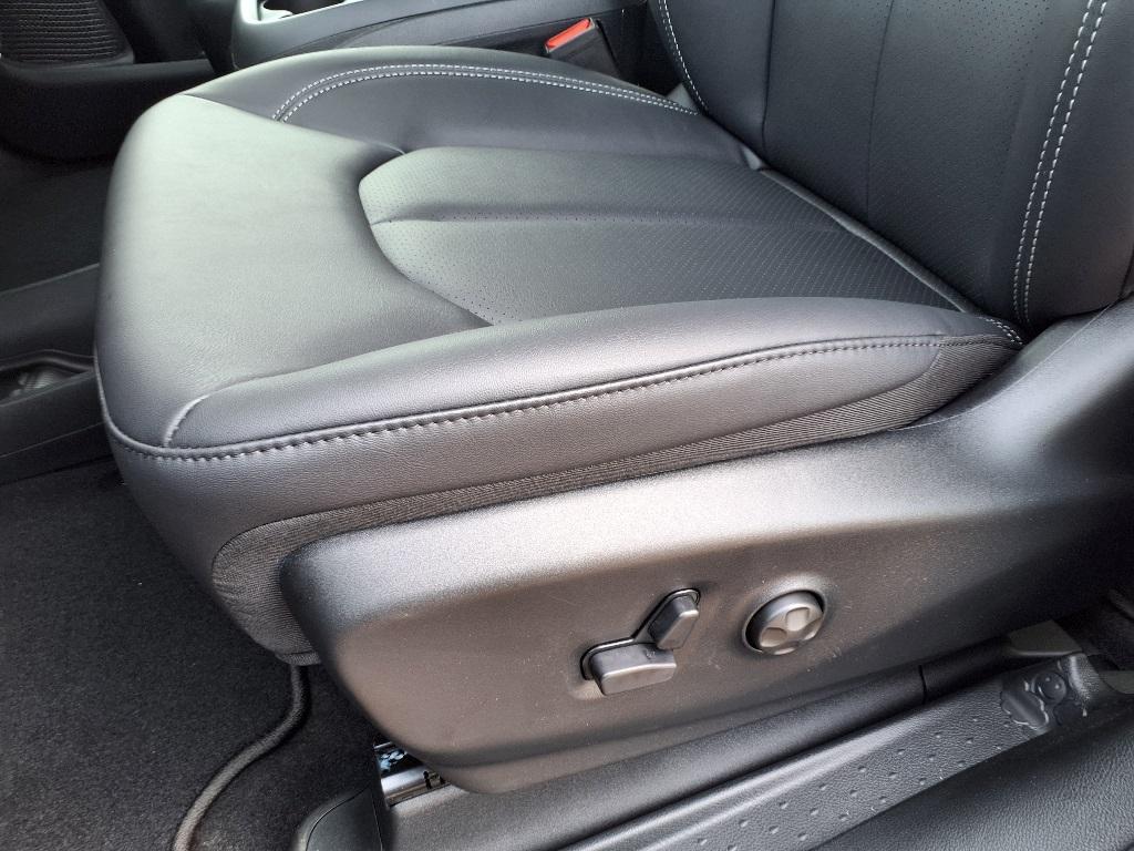 new 2025 Chrysler Pacifica car, priced at $44,677