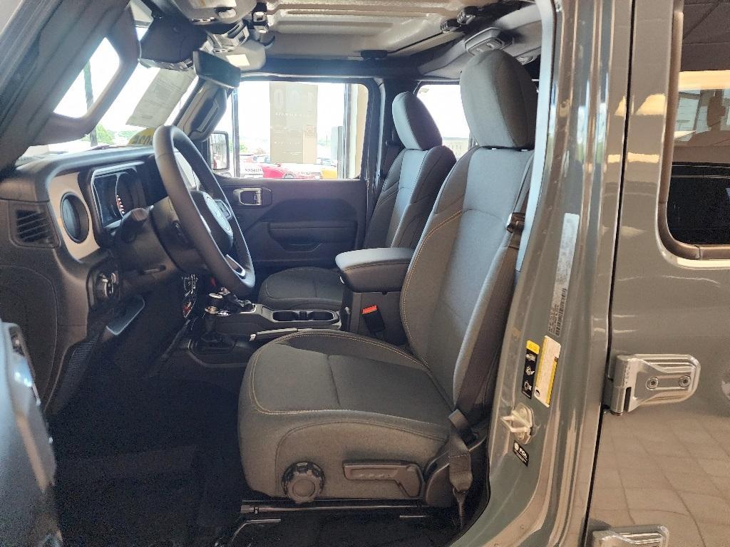 new 2025 Jeep Gladiator car, priced at $52,403