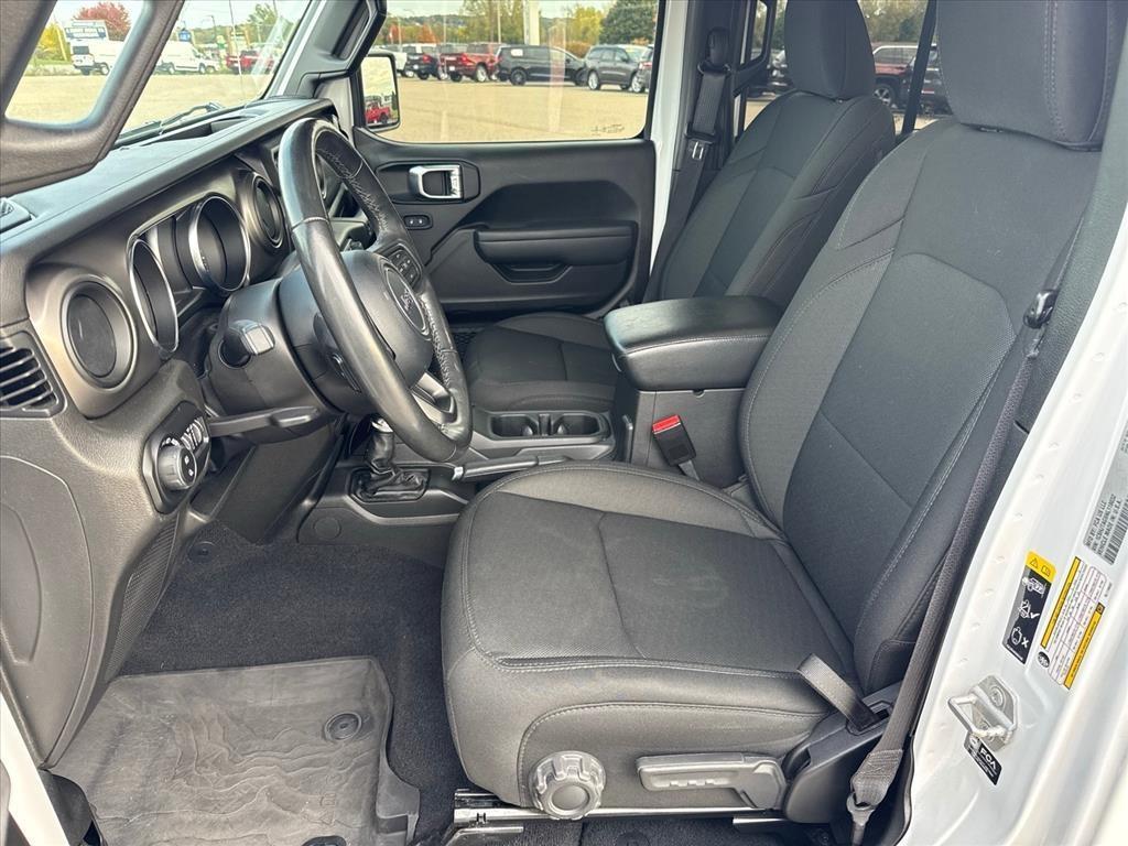 used 2022 Jeep Gladiator car, priced at $27,624