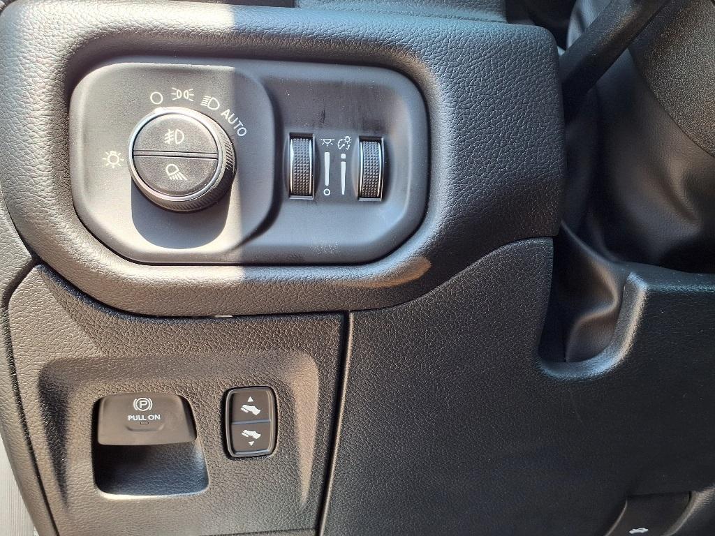 new 2025 Ram 1500 car, priced at $61,022