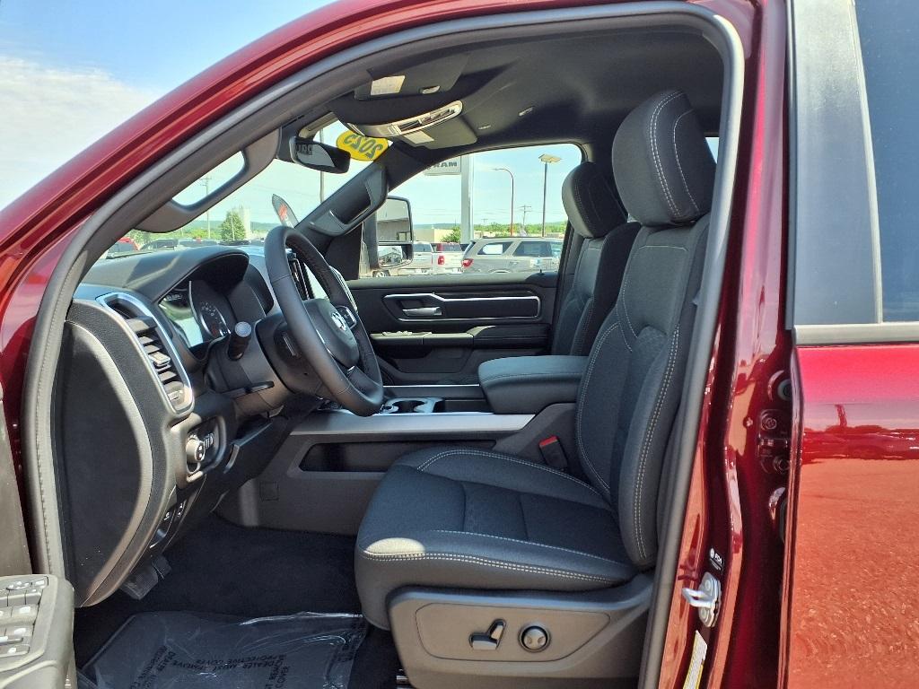 new 2025 Ram 1500 car, priced at $61,022